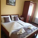 Anda Vendeghaz 3*