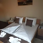 Anda Vendeghaz 3*